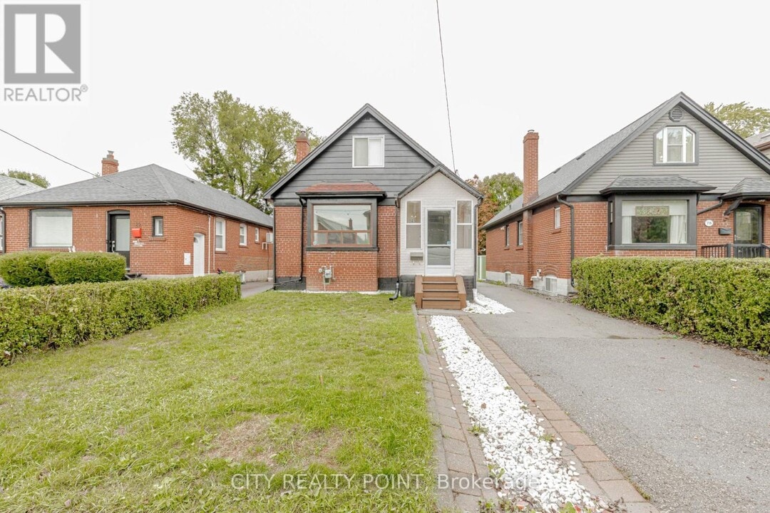 80 Albani St in Toronto, ON - Building Photo