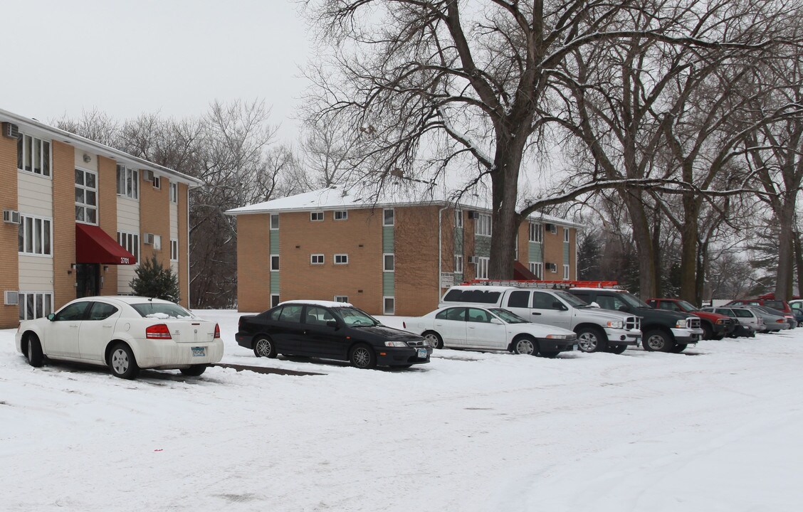 Ryan Creek Manor in Minneapolis, MN - Building Photo