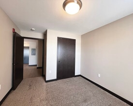 Grand Terrace Apartments in Worthington, MN - Foto de edificio - Building Photo