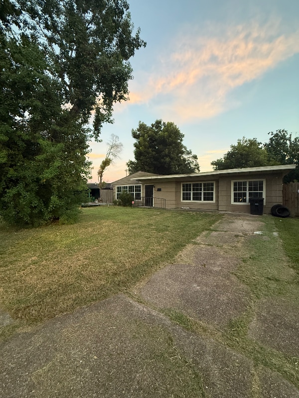 5942 Willow Glen Dr