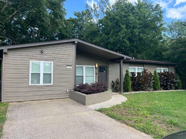 2205 Norwood Dr NW in Huntsville, AL - Foto de edificio - Building Photo