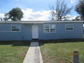 3520 NW 208th St in Miami Gardens, FL - Building Photo