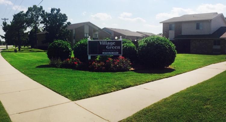 Village Green Apartments in Ponca City, OK - Building Photo