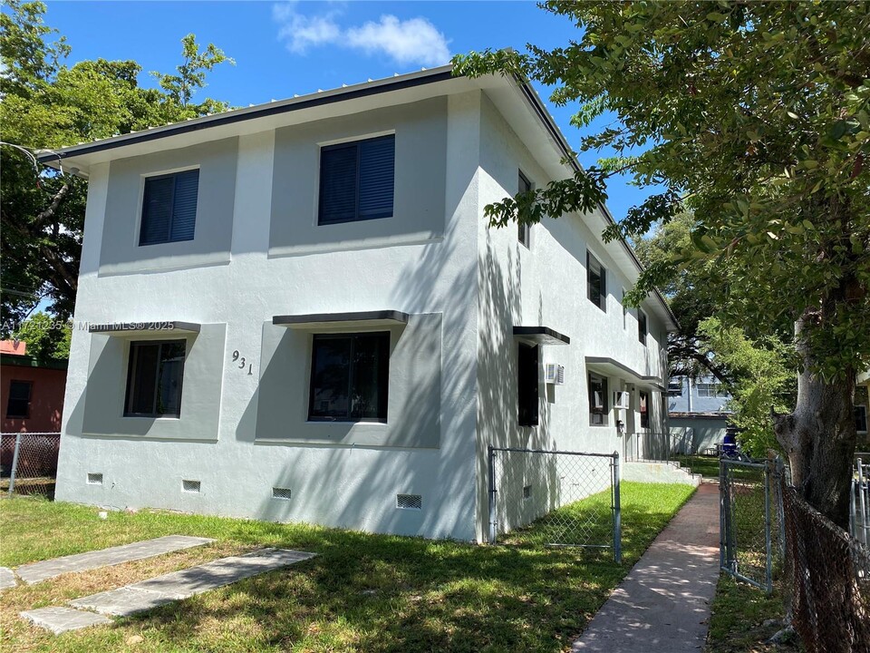 931 NW 1st St in Miami, FL - Building Photo