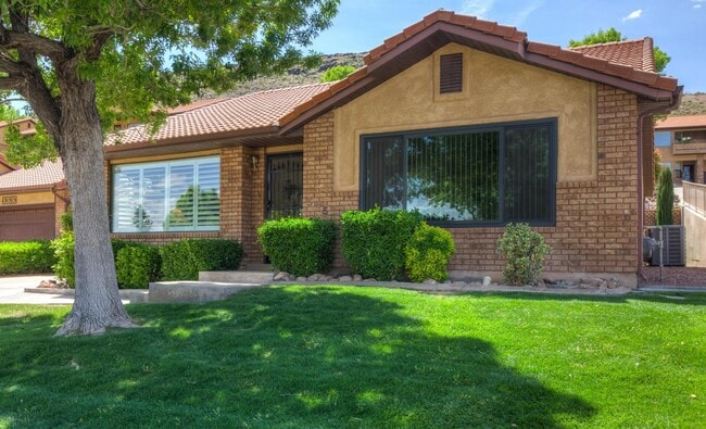 property at 525 Ridgeview Dr