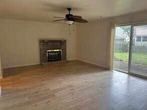 6819 Prairieview Ave in Woodridge, IL - Building Photo - Building Photo