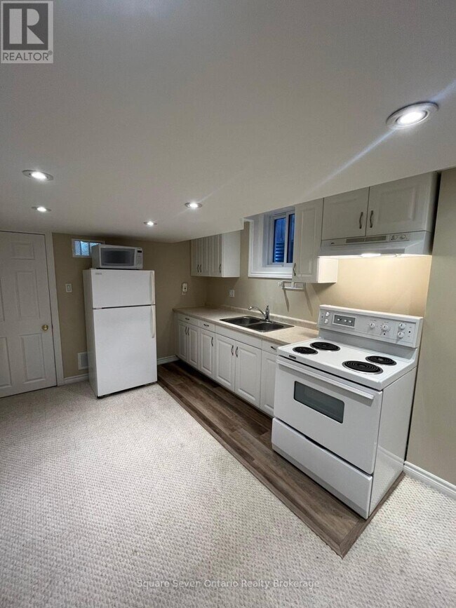 3415 Forrestdale Cir in Mississauga, ON - Building Photo - Building Photo