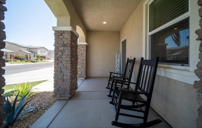 5829 Commonwealth Ave in Bakersfield, CA - Building Photo - Building Photo