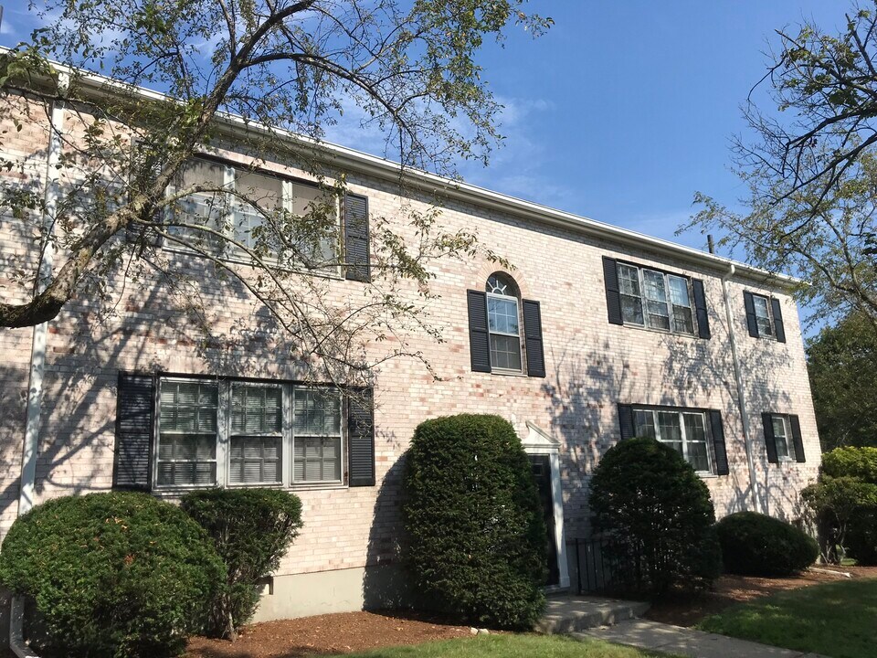 9 Lake Shore Ter in Boston, MA - Building Photo