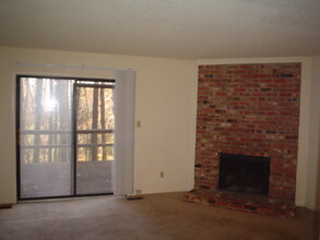 5648 Thea Ln in Raleigh, NC - Foto de edificio - Building Photo