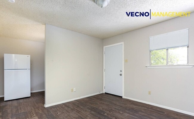 102 E Cheryl Dr in San Antonio, TX - Building Photo - Building Photo