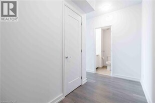 75 James St S in Hamilton, ON - Building Photo