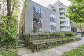 1365 Burnaby St in Vancouver, BC - Building Photo - Building Photo