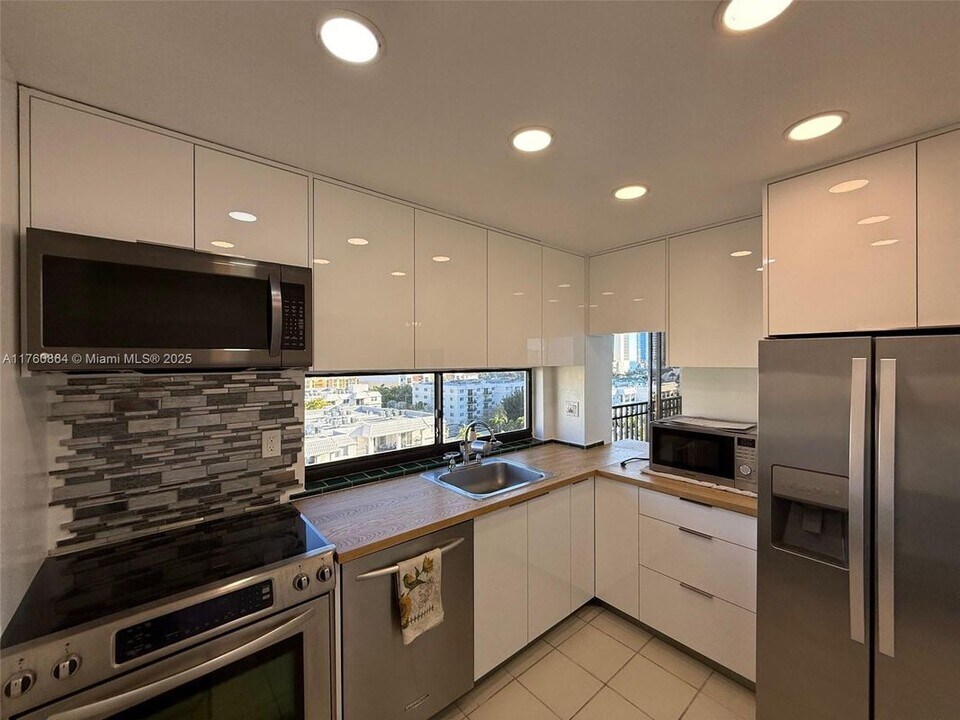 17021 N Bay Rd in Sunny Isles Beach, FL - Building Photo