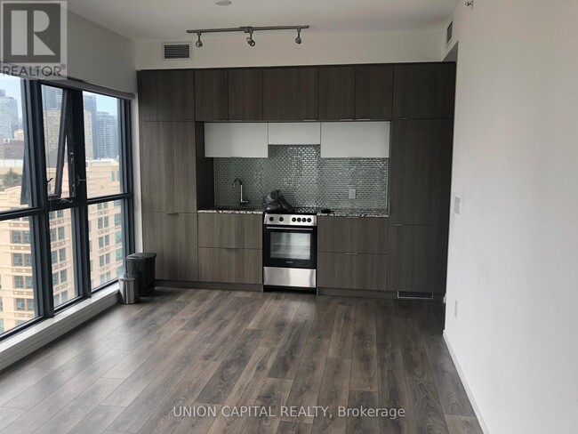 159-1159 Dundas St E
