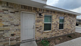 2809 E Israel Ave in Alton, TX - Building Photo