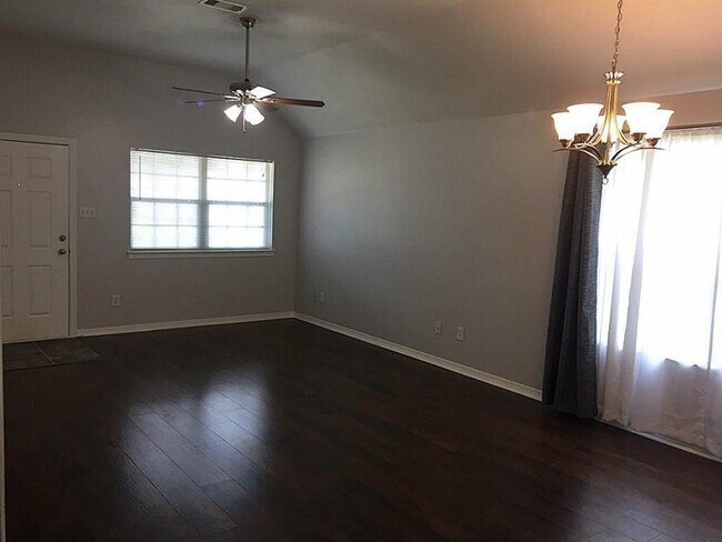 7319 Village Lake Dr in Cypress, TX - Foto de edificio - Building Photo