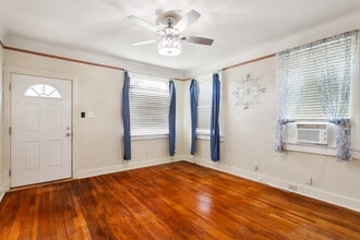 7707 Green St, Unit 7707 Green St. N.O.70118 in New Orleans, LA - Foto de edificio - Building Photo