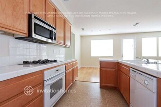 28960 Oak Hill Ln in Highland, CA - Foto de edificio - Building Photo