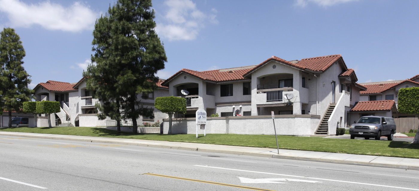 La Habra Manor in La Habra, CA - Building Photo