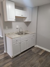 1819 Garfield Rd in East Cleveland, OH - Foto de edificio - Building Photo