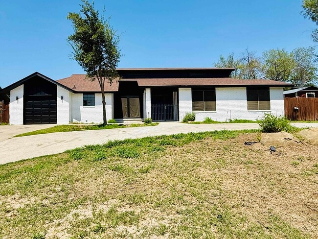 907 Sandy Ln in Laredo, TX - Building Photo - Building Photo