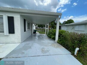 6808 NW 70th St in Tamarac, FL - Building Photo - Building Photo