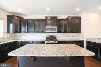 7204 Brinley Way in Elkridge, MD - Building Photo - Building Photo