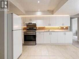 58 Casa Grande St in Richmond Hill, ON - Building Photo