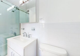 134 E 80th St in New York, NY - Building Photo - Building Photo