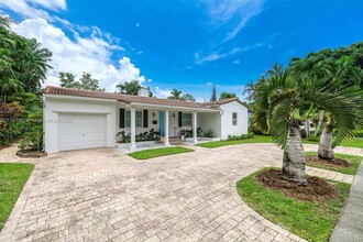 65 NE 107th St in Miami Shores, FL - Foto de edificio - Building Photo