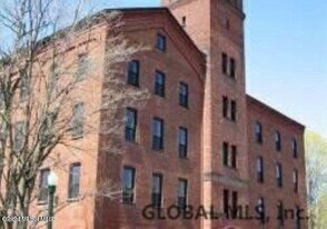 387 3rd Ave in Troy, NY - Building Photo