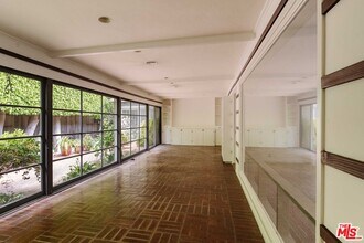 261 S Carmelina Ave in Los Angeles, CA - Building Photo - Building Photo