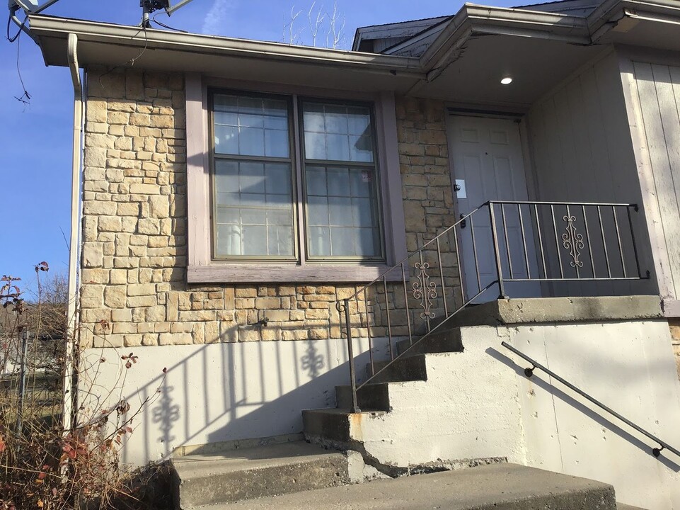 7013 Orchard St-Unit -7013 Orchard in Pleasant Valley, MO - Building Photo