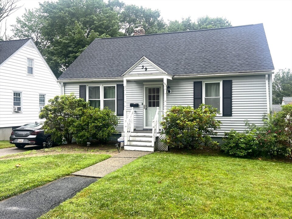 39 Ernest Ave in Worcester, MA - Building Photo