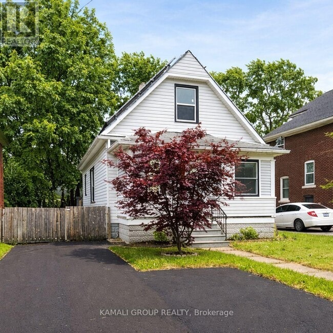 4554 Third Ave in Niagara Falls, ON - Foto de edificio - Building Photo