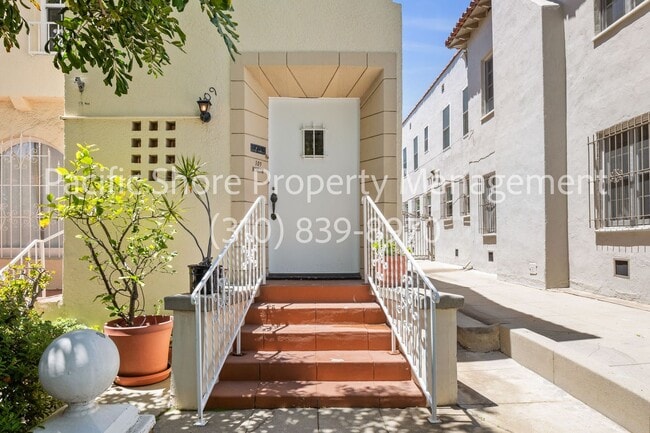 107 N Mansfield Ave in Los Angeles, CA - Building Photo - Building Photo
