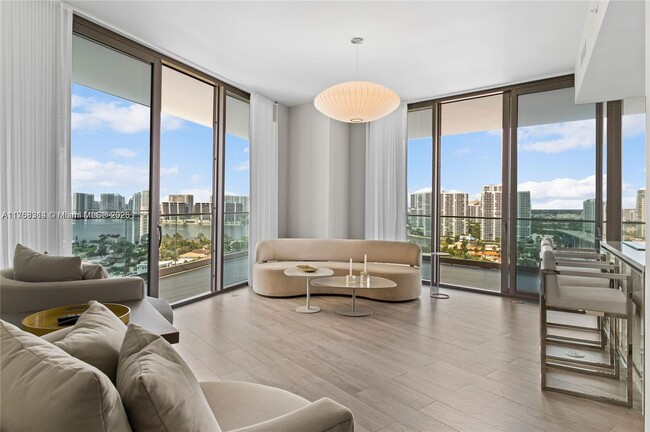 18975 Collins Ave, Unit # 1605 in Sunny Isles Beach, FL - Building Photo - Building Photo
