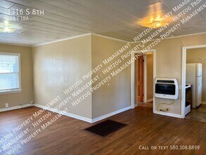 1316 S 8th St in Ponca City, OK - Building Photo - Building Photo