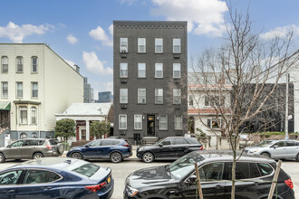 111 Huron St in Brooklyn, NY - Building Photo - Primary Photo