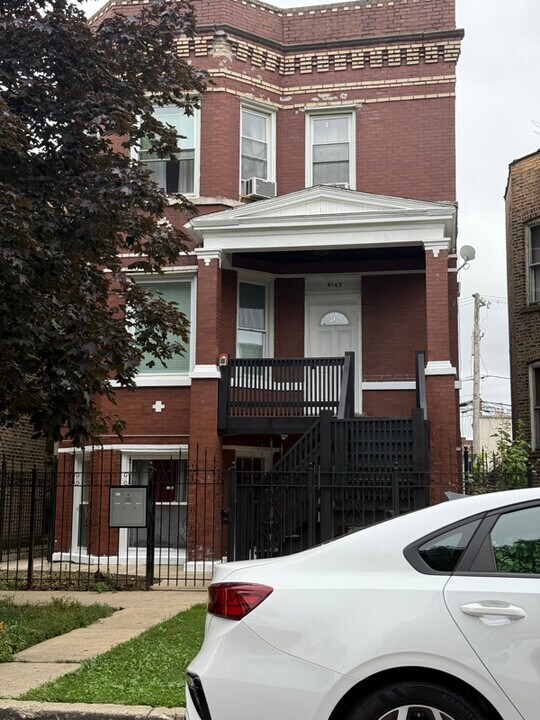 4145 W Hirsch St in Chicago, IL - Building Photo
