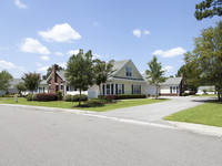 8800 Dorchester Rd in North Charleston, SC - Foto de edificio - Building Photo