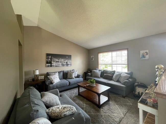 2326 Mathias Rd in Shakopee, MN - Building Photo - Building Photo