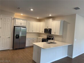 1273 Enbrook Lp in Naples, FL - Building Photo - Building Photo