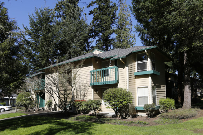 Commons at Creekside Apartments in Hillsboro, OR - Foto de edificio - Building Photo