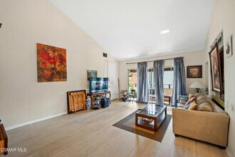 31552 Agoura Rd in Westlake Village, CA - Building Photo - Building Photo