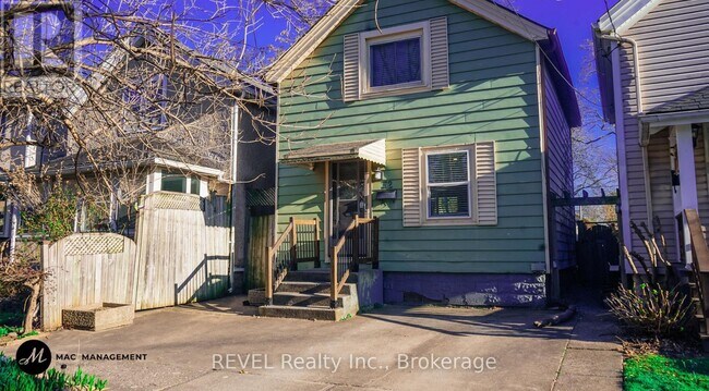 32 Edmund St in St Catharines, ON - Building Photo - Building Photo