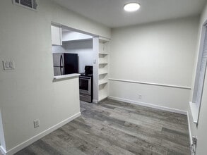 170 De Chantle Rd in San Antonio, TX - Foto de edificio - Building Photo