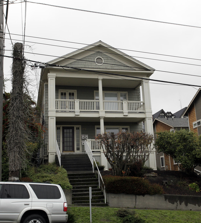 316 W Olympic Pl in Seattle, WA - Foto de edificio