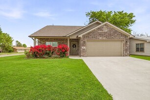 191 Davis Ave in Stephenville, TX - Building Photo